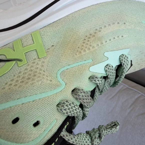 Hoka Clifton 10 Running Shoes Sz 10 Green Sneakers - Picture 7 of 16